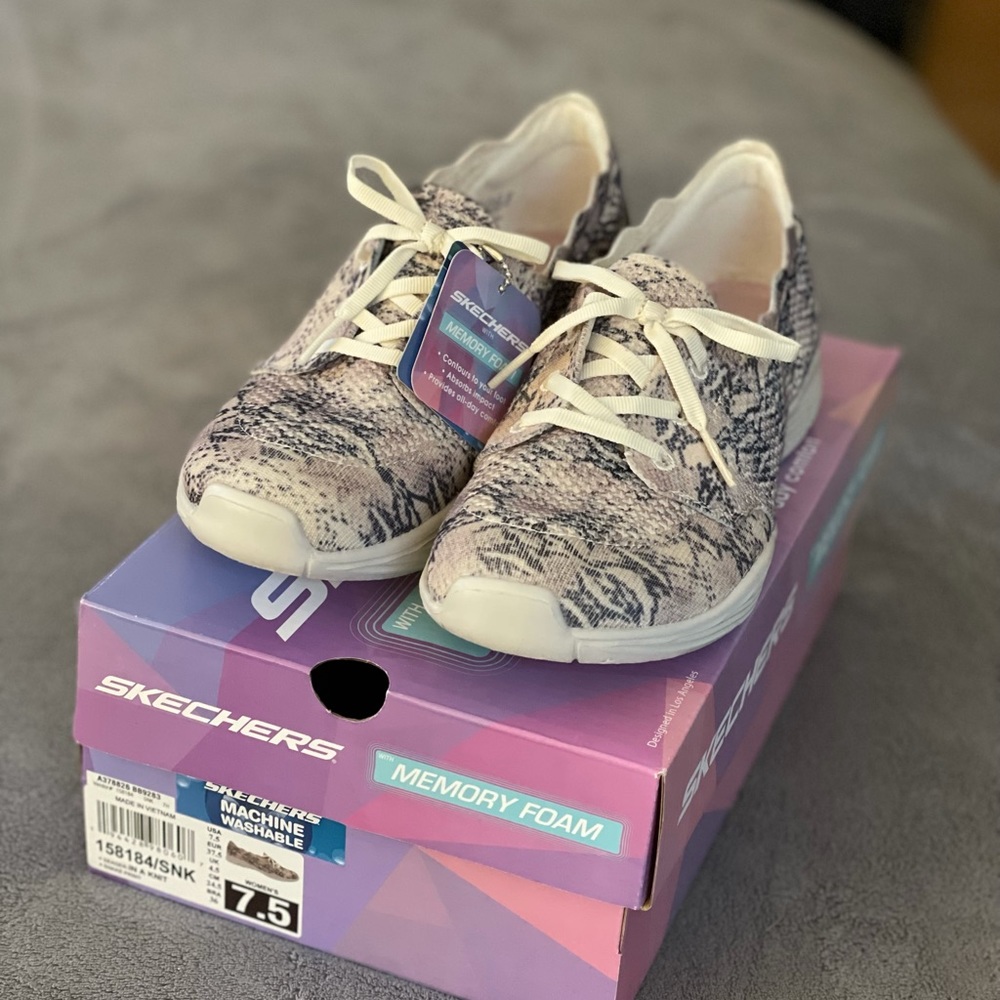 ✨NEW WITH TAGS & BOX✨Skechers Washable Knit Slip-on Shoe-Seagar